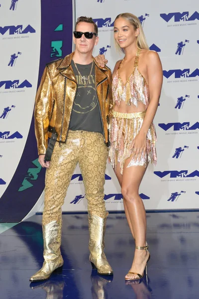 Jeremy Scott, Yasemin Sanders