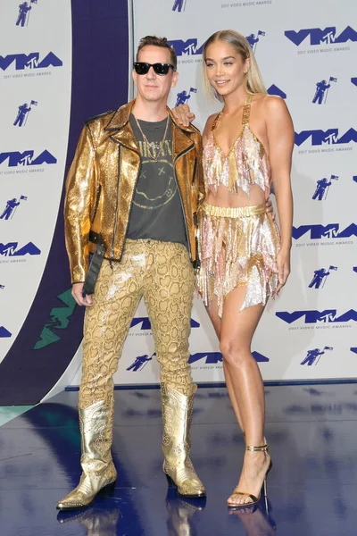 Jeremy Scott, Yasemin Sanders