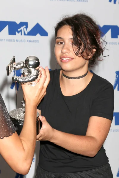 Şarkıcı Alessia Cara 