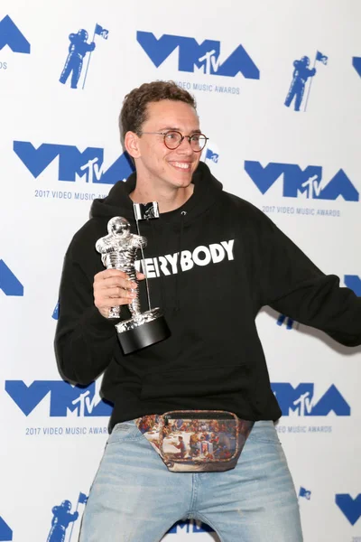 Mantık, efendim Robert Bryson Hall'a 