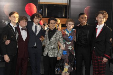 Jaeden Lieberher, Jeremy Ray Taylor, Finn Wolfhard, Jack Dylan Grazer, Sophia Lillis, seçilmiş Jacobs, Wyatt Oleff 
