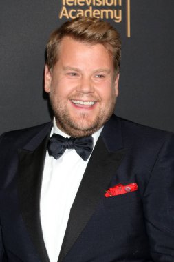 aktör James Corden 