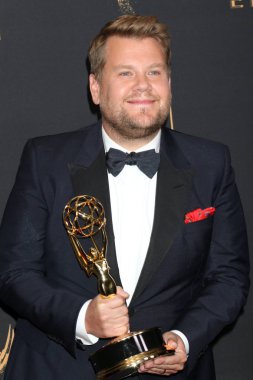 aktör James Corden 