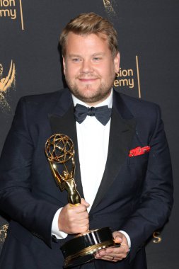 aktör James Corden 