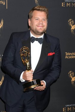 aktör James Corden 