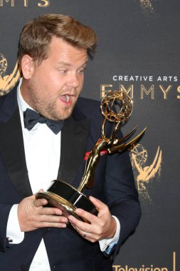 aktör James Corden 