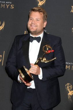 aktör James Corden 