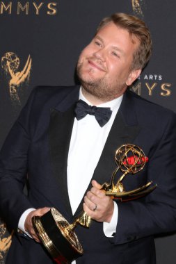 aktör James Corden 