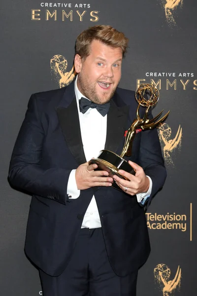aktör James Corden 