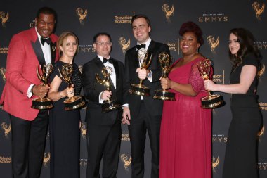 Samantha arı Show yazma ekibi