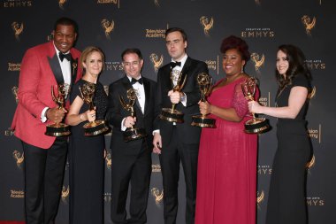 Samantha arı Show yazma ekibi