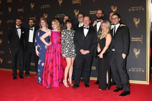 Colbert besättningen på 2017 Creative Emmy Awards — Stockfoto