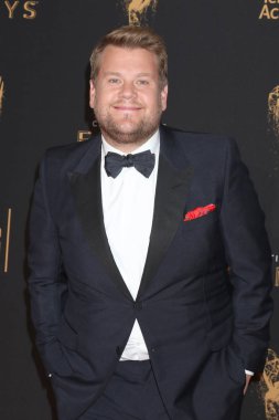 aktör James Corden