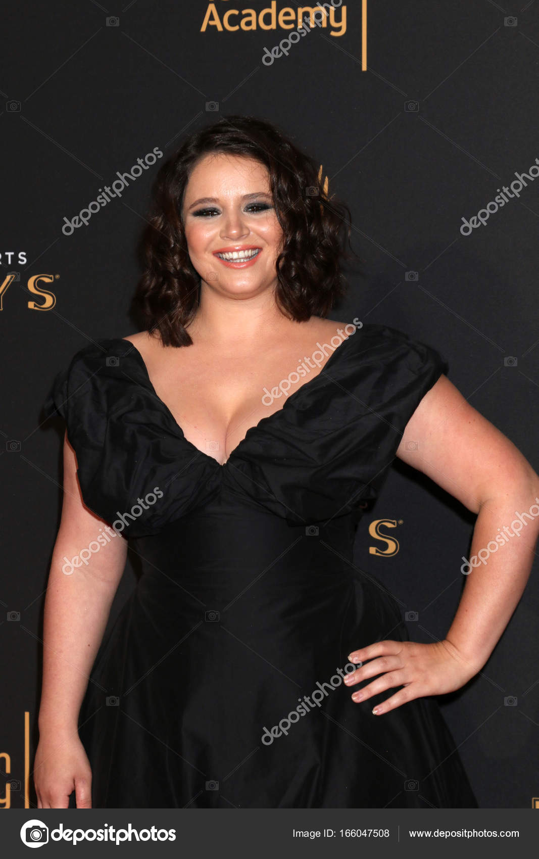 Kether Donohue Nude Photos 16