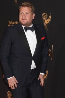 aktör James Corden