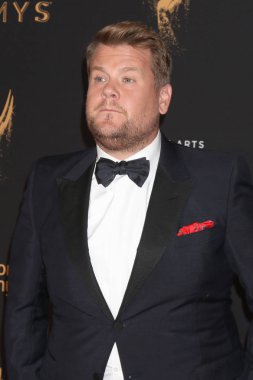 aktör James Corden