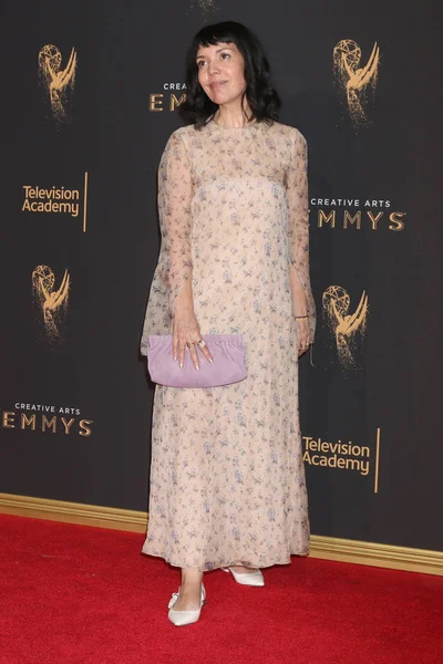 oyuncu Sarah Barnett 