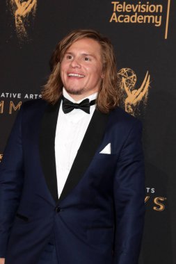 Aktör Tony Cavalero 