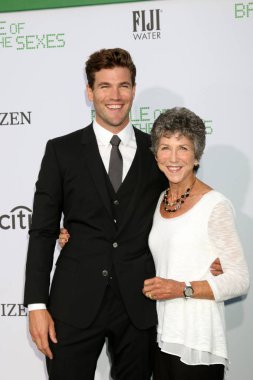  Austin Stowell, Elizabeth Stowell 
