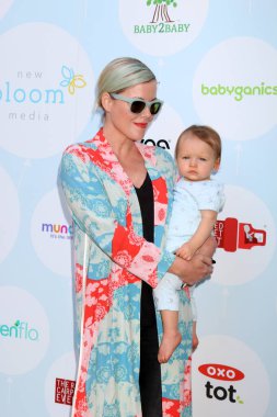  Kathleen Robertson, konuk