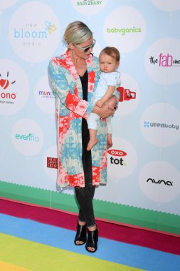  Kathleen Robertson, konuk