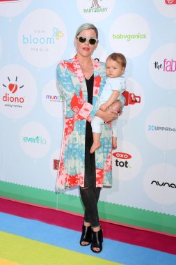  Kathleen Robertson, konuk