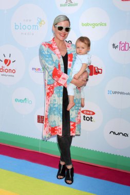  Kathleen Robertson, konuk