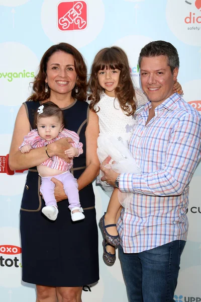 Jenni Pulos, Georgien Nassos, Alianna Nassos, Jonathan Nassos — Stockfoto