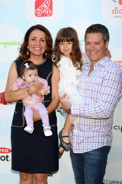 Jenni Pulos, Georgia Nassos, Alianna Nassos, Jonathan Nassos — Stock Photo, Image