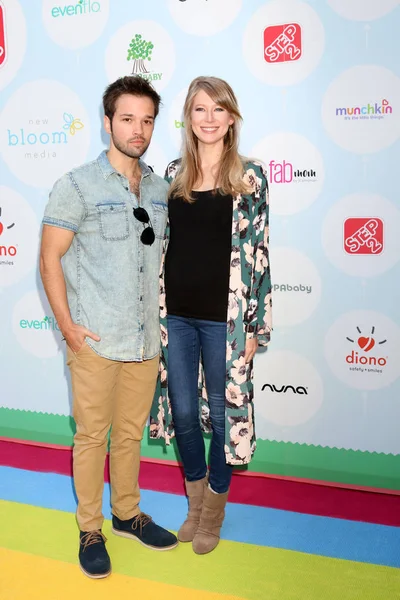 Nathan Kress, Londra Elise Kress