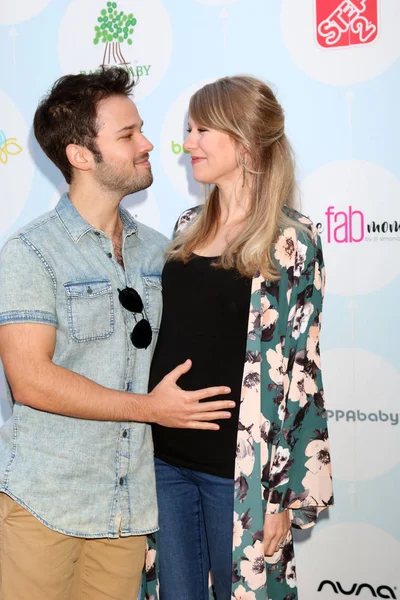 Nathan Kress, Londra Elise Kress