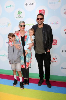 William Robert Cowles, Kathleen Robertson, Konuklar