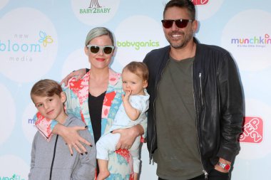 William Robert Cowles, Kathleen Robertson, Konuklar