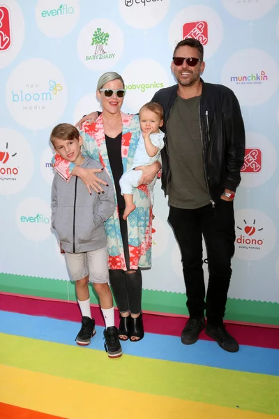 William Robert Cowles, Kathleen Robertson, Konuklar