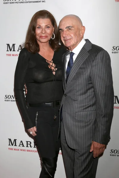 Linell Shaprio, Robert Shapiro