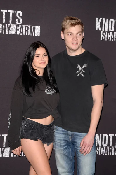 Ariel Winter, Levi Meaden — Stock Photo, Image