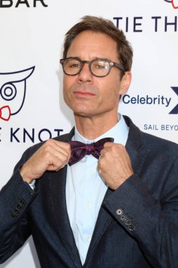 Aktör Eric Mccormack 