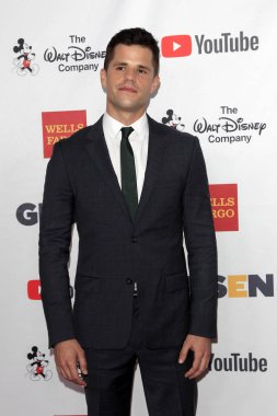 aktör Charlie Carver 