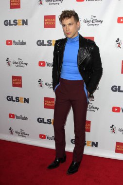 aktör Tommy Dorfman