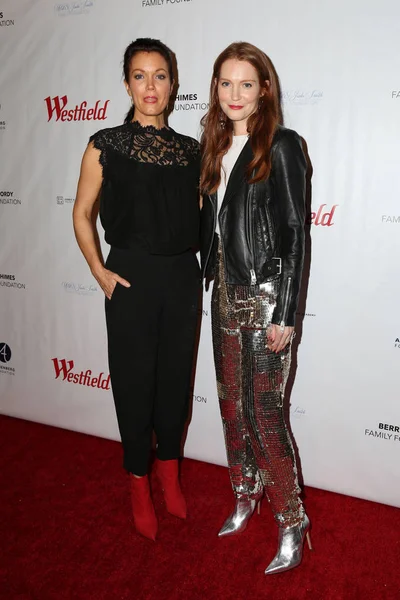 Bellamy Young, Darby Stanchfield — Photo