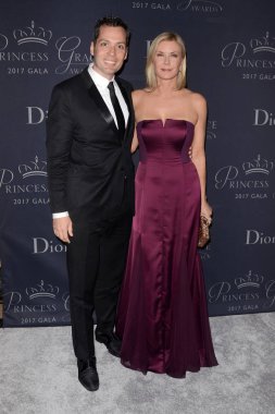 Konuk, Katherine Kelly Lang