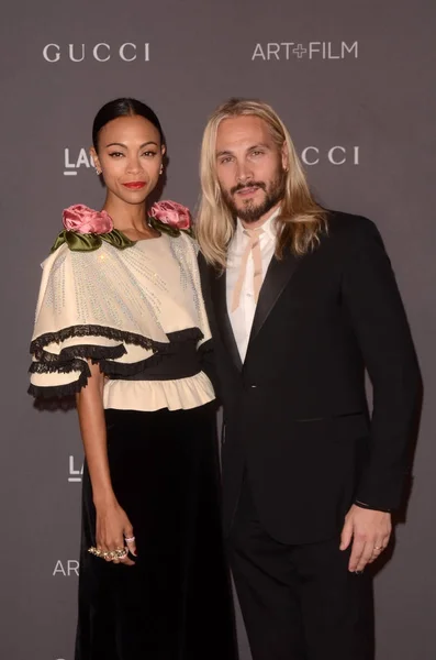 Skådespelerskan Zoe Saldana och konstnären Marco Perego — Stockfoto