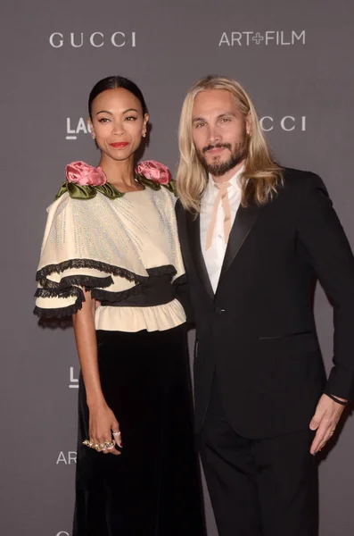 Actriz Zoe Saldana y artista Marco Perego — Foto de Stock