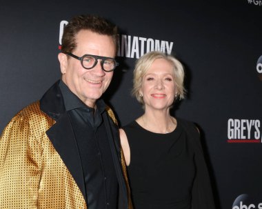 Kocası Bruce Cormicle ile yapımcı Betsy bira