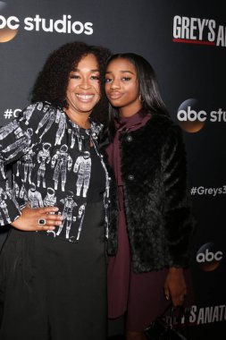 Film yapımcısı Shonda Rhimes kızı ile