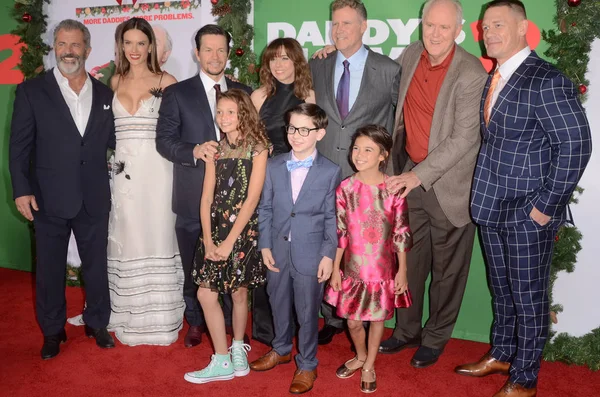 Cast at the "Daddy's Home 2" — Stock Photo, Image