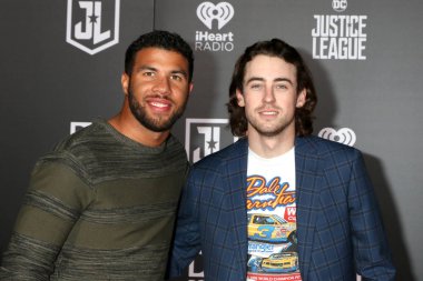 Yarış araba sürücüleri Darrell Wallace Jr ve Ryan Blaney