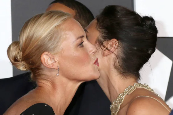 Actrices Connie Nielsen y Gal Gadot — Foto de Stock