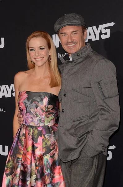 Actorii Annie Wersching și Julian McMahon — Fotografie, imagine de stoc