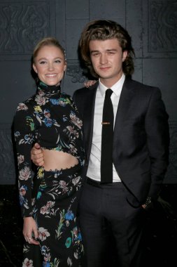 Aktris Maika Monroe ve aktör Joe Keery